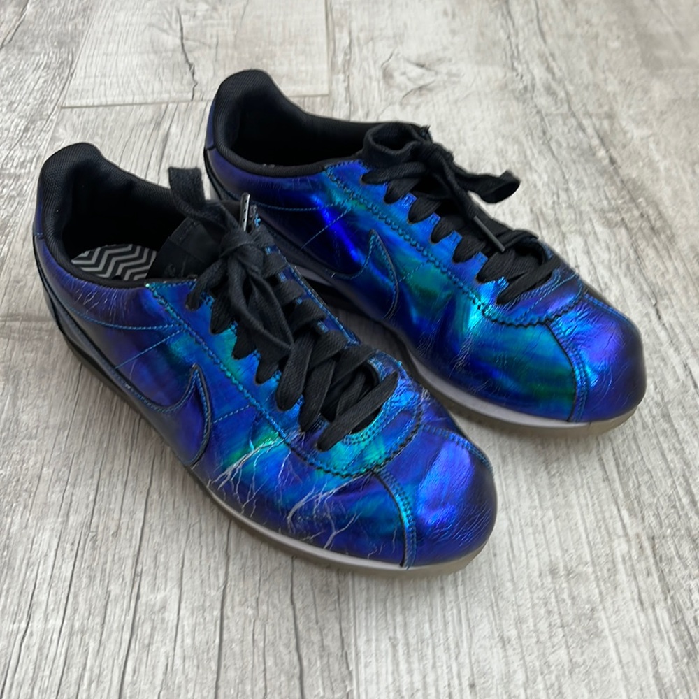 Nike Classic Cortez SE Iridescent Soar Women’s Size:‎ 9.5 2017 902854-400